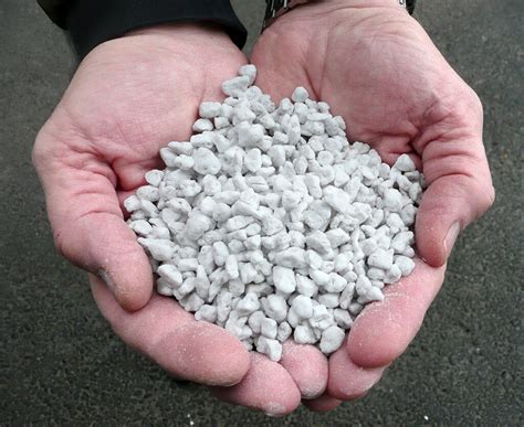 Perlite: Materiale Isolante Innovativo per un Futuro Sostenibile!